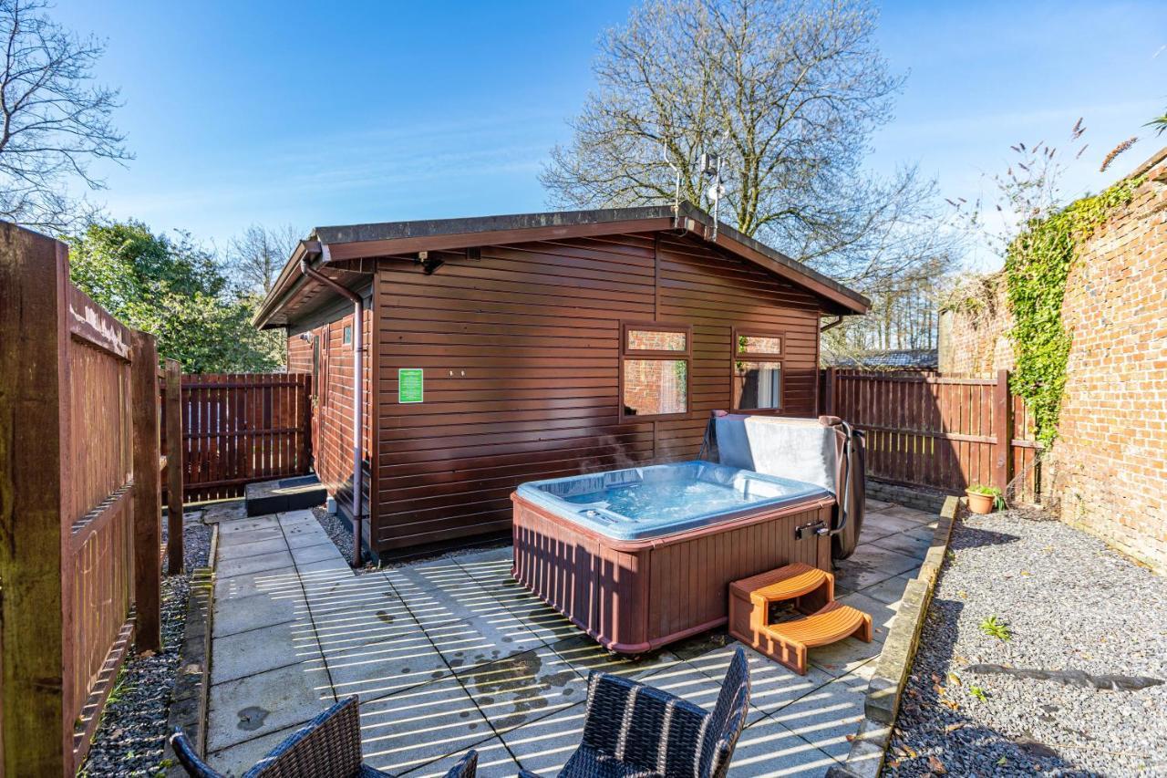 Bluebell Lodge 7 With Hot Tub Нютън Стюарт Екстериор снимка