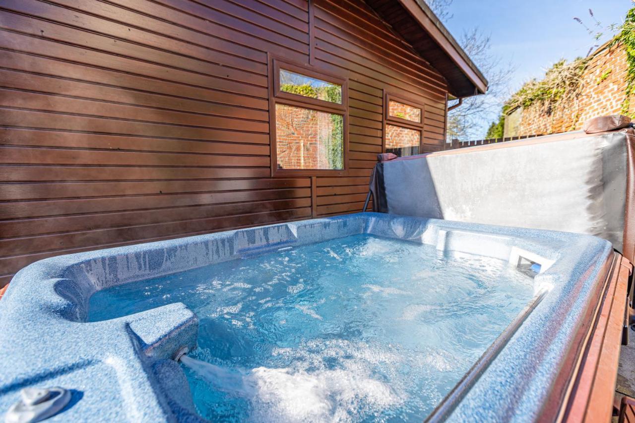 Bluebell Lodge 7 With Hot Tub Нютън Стюарт Екстериор снимка